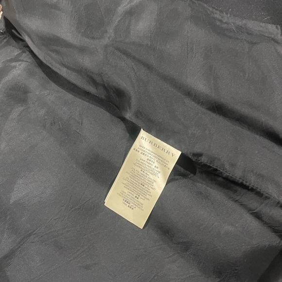 Like new Burberry Wool Jacket It’s navy blue. Haven’t used it in a while. - Picture 4 of 8